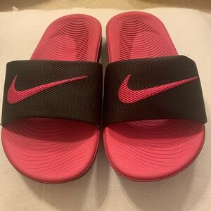Nike Girls Kawa Black & Pink Slides Sandals Flats Slip On - Size Youth 11